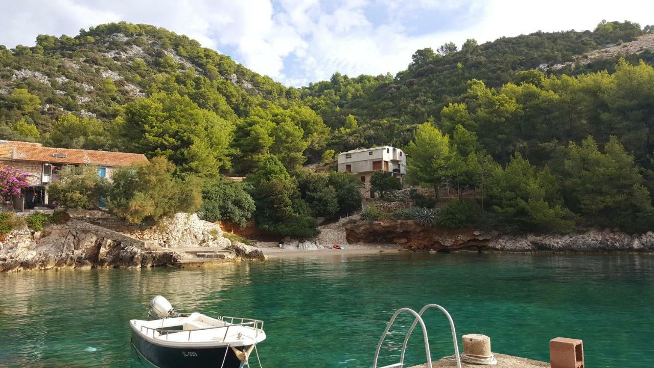 The White House Robinson Hvar